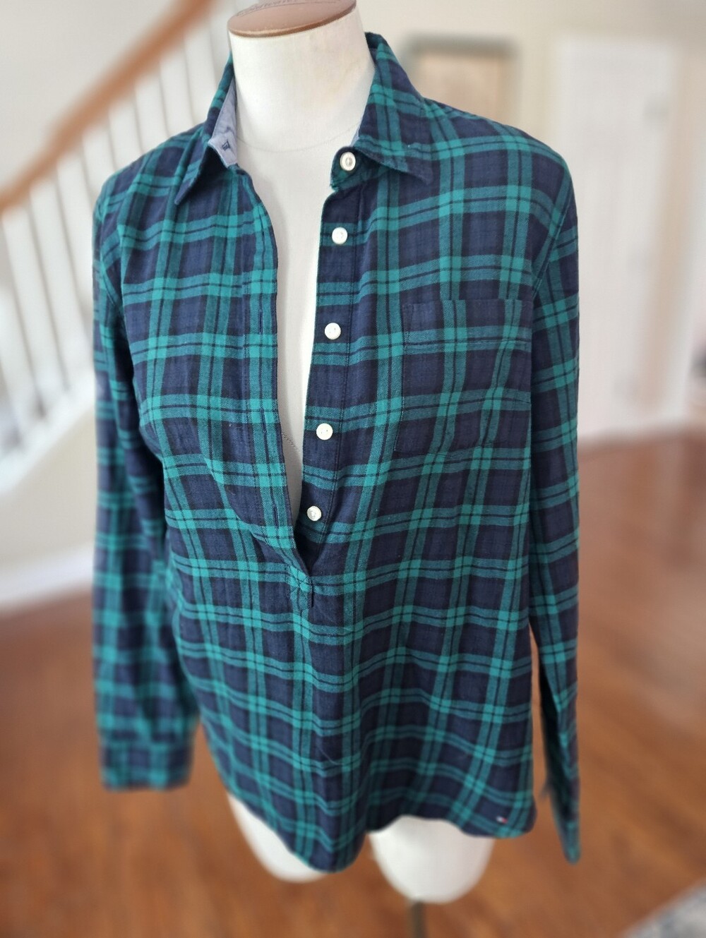 Tommy Hilfiger Lightweight Flannel Top Small - Picture 1 of 4